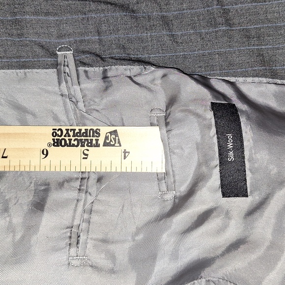 👨 Hugo Boss suit jacket/blazer/sports coat. Gray w/ blue pinstripes. Wool/silk. - Picture 10 of 15